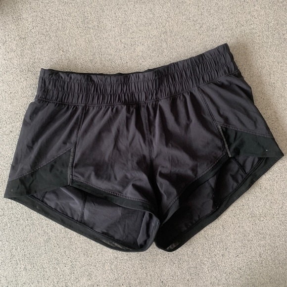 🍋 Lululemon Black Low Rise 2.5” Shorts - Picture 1 of 5